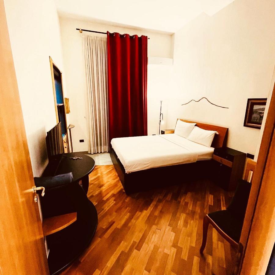 Lanova 21 Rooms Неаполь Екстер'єр фото